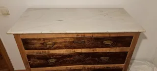 Cómoda antigua de madera y mármol