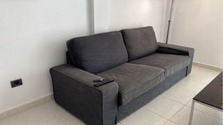 Divano in tessuto grigio scuro