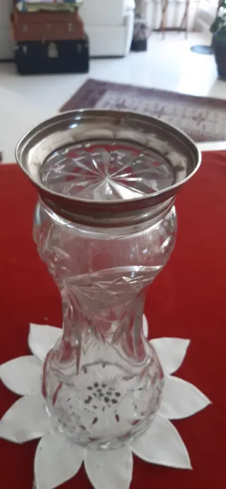 Jarrón de cristal con base de plata
