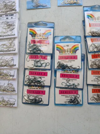 Lote de anzuelos de pesca variados