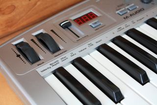 Behringer BCF2000 + M-Audio Ozone 15 Midi Controls