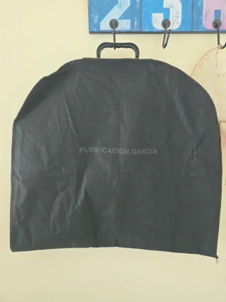 Portatrajes Purificacion Garcia Negro