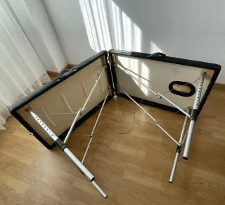 Camilla de aluminio plegable.