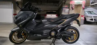 Yamaha TMAX 560  tech max 2020 Negra.mate y Dorada