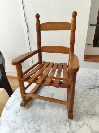 Mecedora infantil de madera