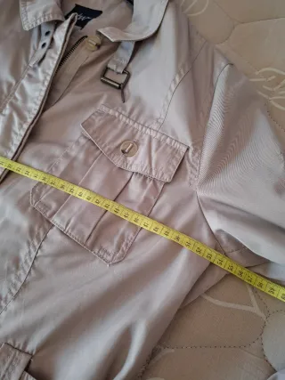 Chaqueta tipo gabardina beige