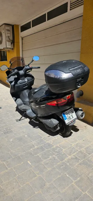 Suzuki Burgman Negra
