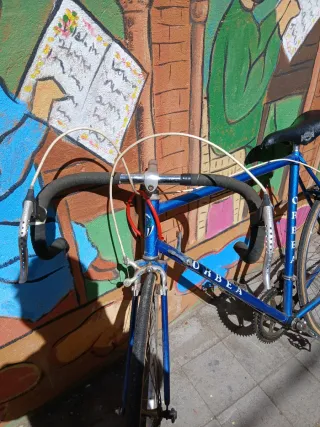 Bicicleta de carretera Orbea azul