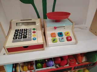 Mercado y teatro de juguete