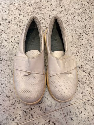 Zapatos blancos hospital velcro