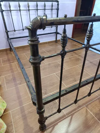 Cama antigua hierro bronce 135cm