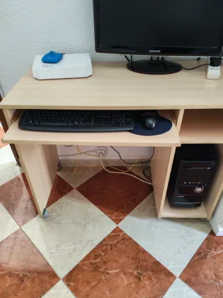 Mesa escritorio madera con bandeja teclado
