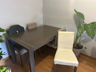 Tavolo da pranzo allungabile in legno Con 4 sedie