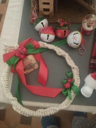 Lote adornos Navidad: Belén, Santa, guirnalda