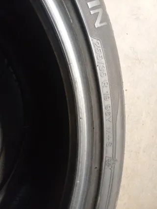 4 Neumáticos 255/35R19 96Y