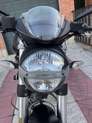 Ducati Monster 696 Dark 2011