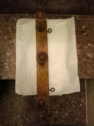 Perchero de madera antiguo