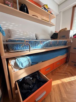 Cama juvenil con cajones y colchón, y escritorio