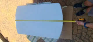 Mesa de cocina extensible blanca y taburetes