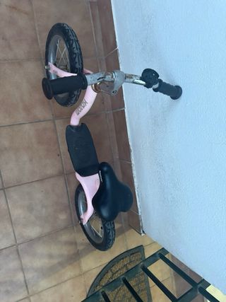 Triciclo,bicicletas, caballito infantil niña.