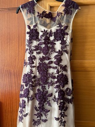 Vestido de fiesta morado y blanco