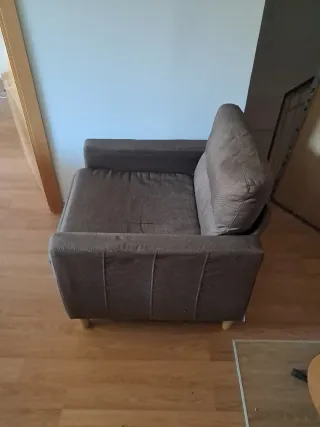 Sillón marrón de tela