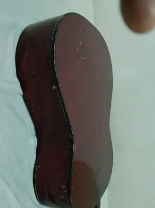 Guitarra Clásica Madera Natural con picaduras