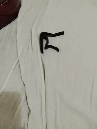 Guitarra Clásica Madera Natural con picaduras