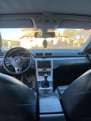 Volkswagen Passat CC 2011