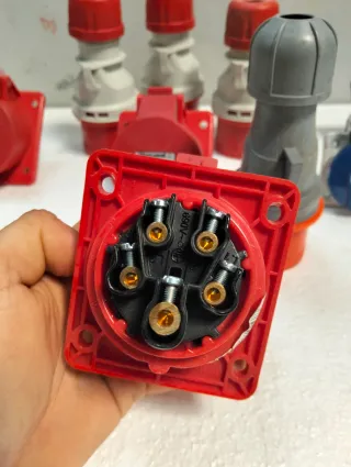 Conectores Eléctricos Industriales