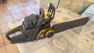 Motosierra McCulloch para piezas o para reparar.