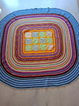 Manta tejida a mano multicolor