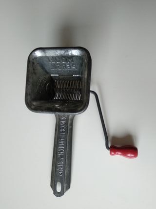 Antiguo rallador frances Mouli Persil