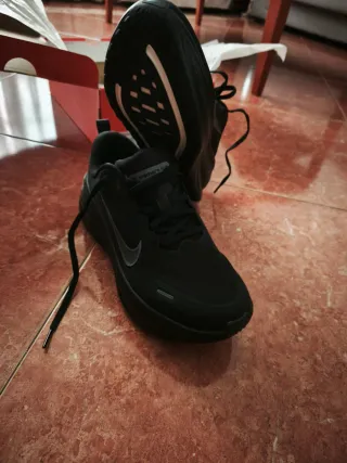 Nike Vomero Plus Negras Talla 41