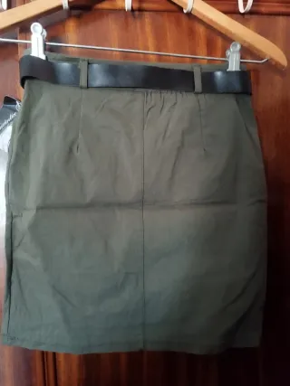 Falda corta verde militar (medidas en descripción)