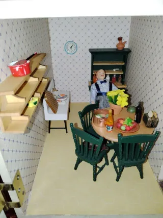 Casa de muñecas en muy buen estado