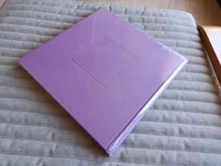 Álbum tela 25x25 cm. color lila. nuevo.