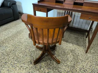 Escritorio clásico cerezo con silla a juego