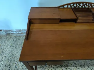 Escritorio clásico cerezo con silla a juego