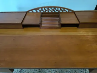 Escritorio clásico cerezo con silla a juego