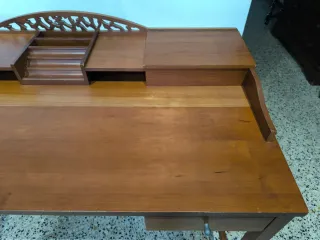 Escritorio clásico cerezo con silla a juego