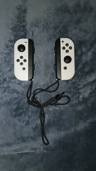 Nintendo Switch OLED + Mario Kart 8 Deluxe