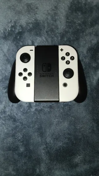 Nintendo Switch OLED + Mario Kart 8 Deluxe