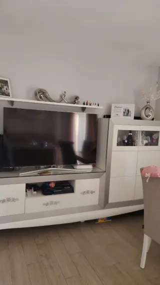 Mueble de salón blanco