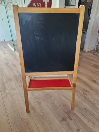 Pizarra infantil de madera con bandeja