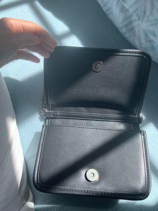 Bolso negro acolchado Bershka