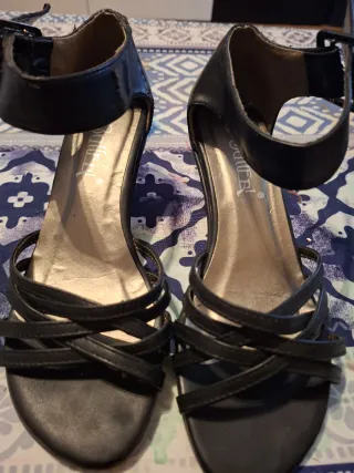 Zapatos de tacón negros para mujer