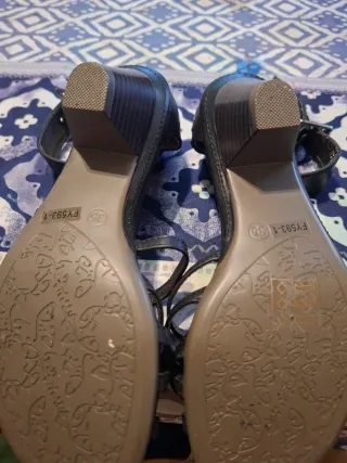 Zapatos de tacón negros para mujer