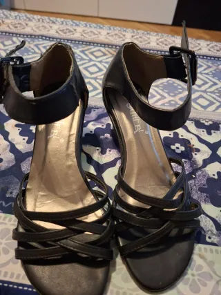 Zapatos de tacón negros para mujer