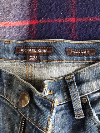 Pantalón vaquero Michael Kors chico.